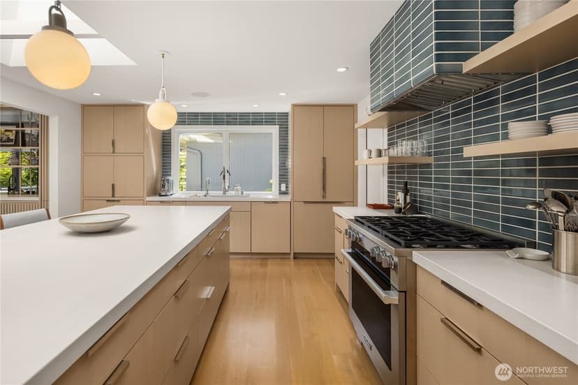 Property photo for 1514 Shenandoah Drive E, Seattle photo 6