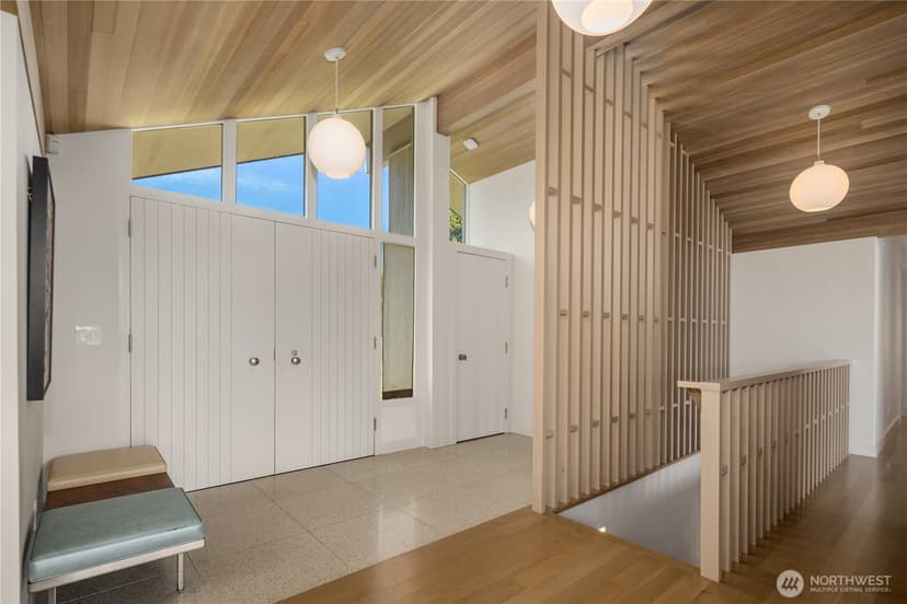 Property photo for 1514 Shenandoah Drive E, Seattle photo 4