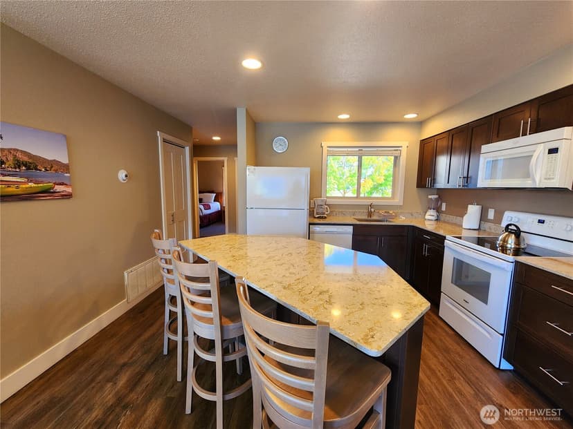Property photo for 1 Lakeside 717-P, Manson photo 10