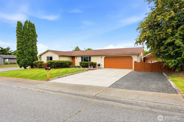 Property photo for 6627 95th Street NE, Marysville photo 2