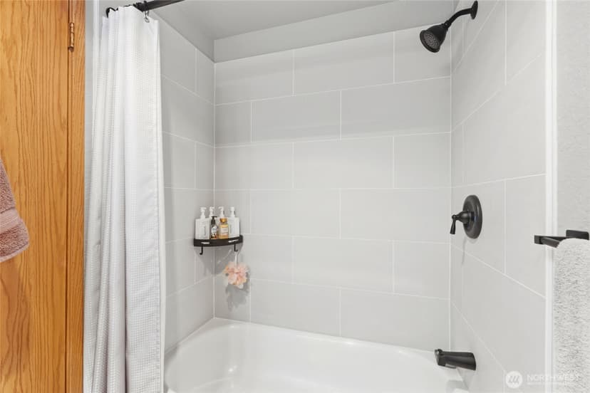 Property photo for 6627 95th Street NE, Marysville photo 17