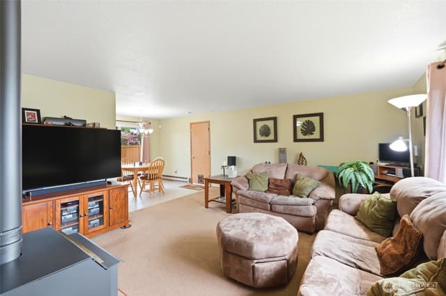 Property photo for 6627 95th Street NE, Marysville photo 4