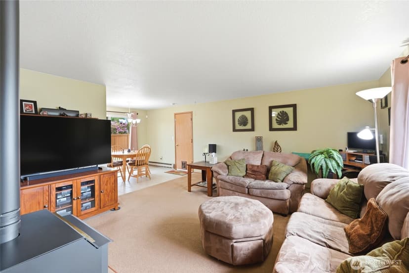Property photo for 6627 95th Street NE, Marysville photo 4