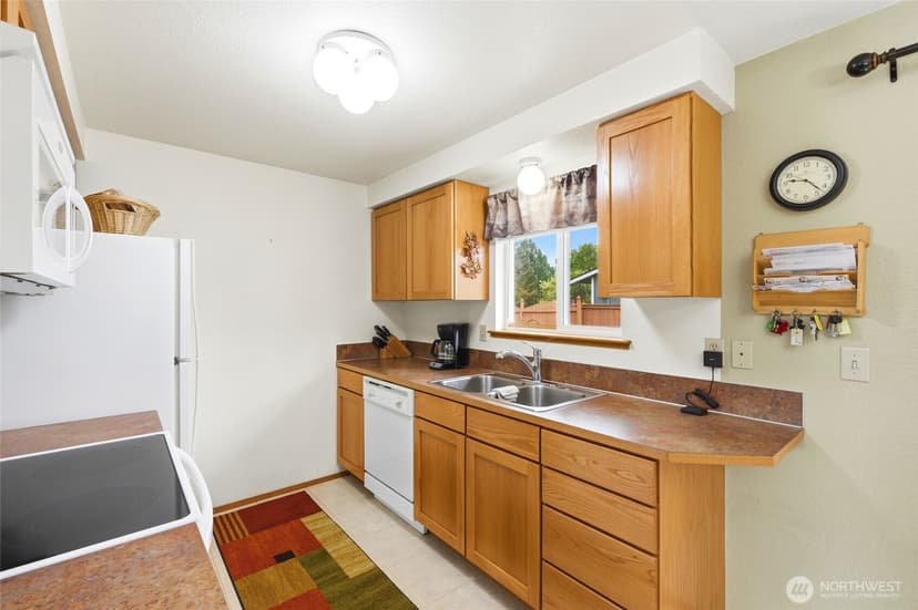 Property photo for 6627 95th Street NE, Marysville photo 8
