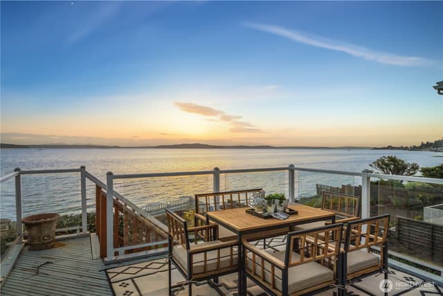 Property photo for 5637 Beach Drive SW, Seattle photo 4