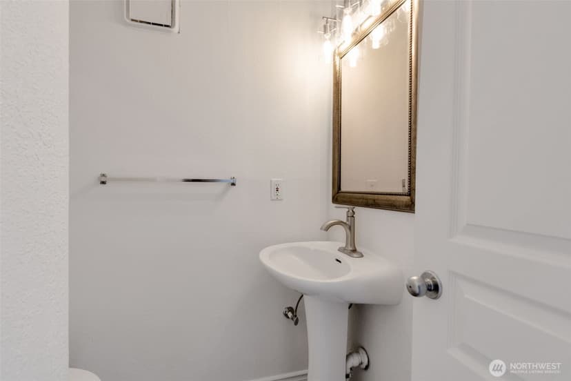 Property photo for 19712 50 Avenue W #1, Lynnwood photo 11