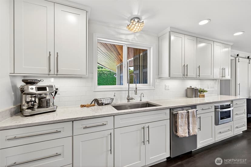 Property photo for 19479 Normandy Park Drive SW, Normandy Park photo 9