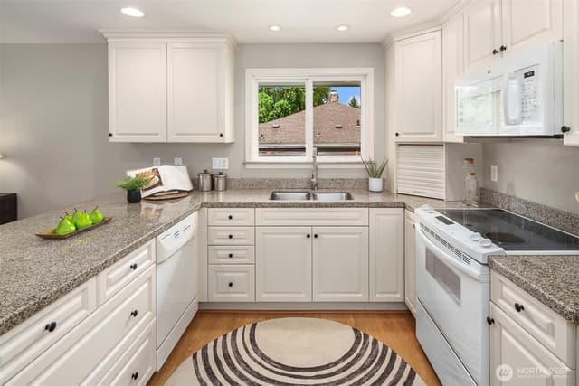 Property photo for 9712 SE 41st, Mercer Island photo 5