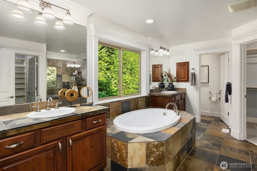 Property photo for 2989 NE Davis Loop, Issaquah photo 26