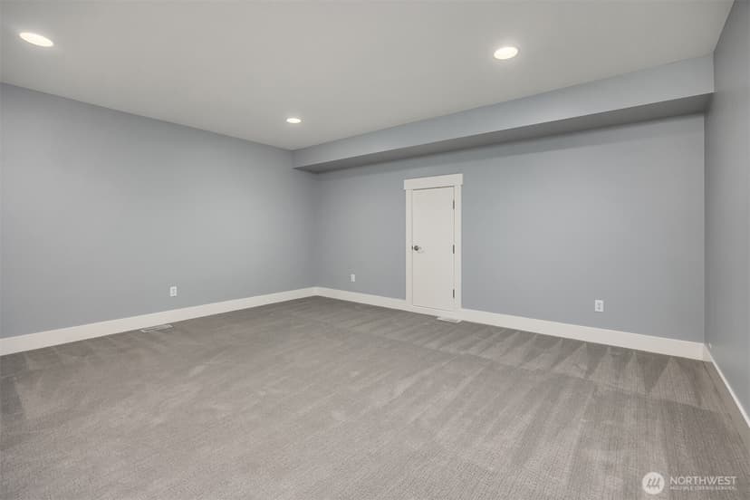 Property photo for 2989 NE Davis Loop, Issaquah photo 33