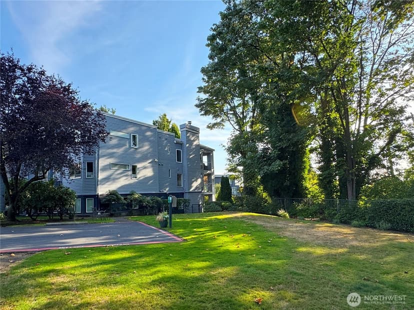 Property photo for 10834 NE 68th Street #B5, Kirkland photo 29