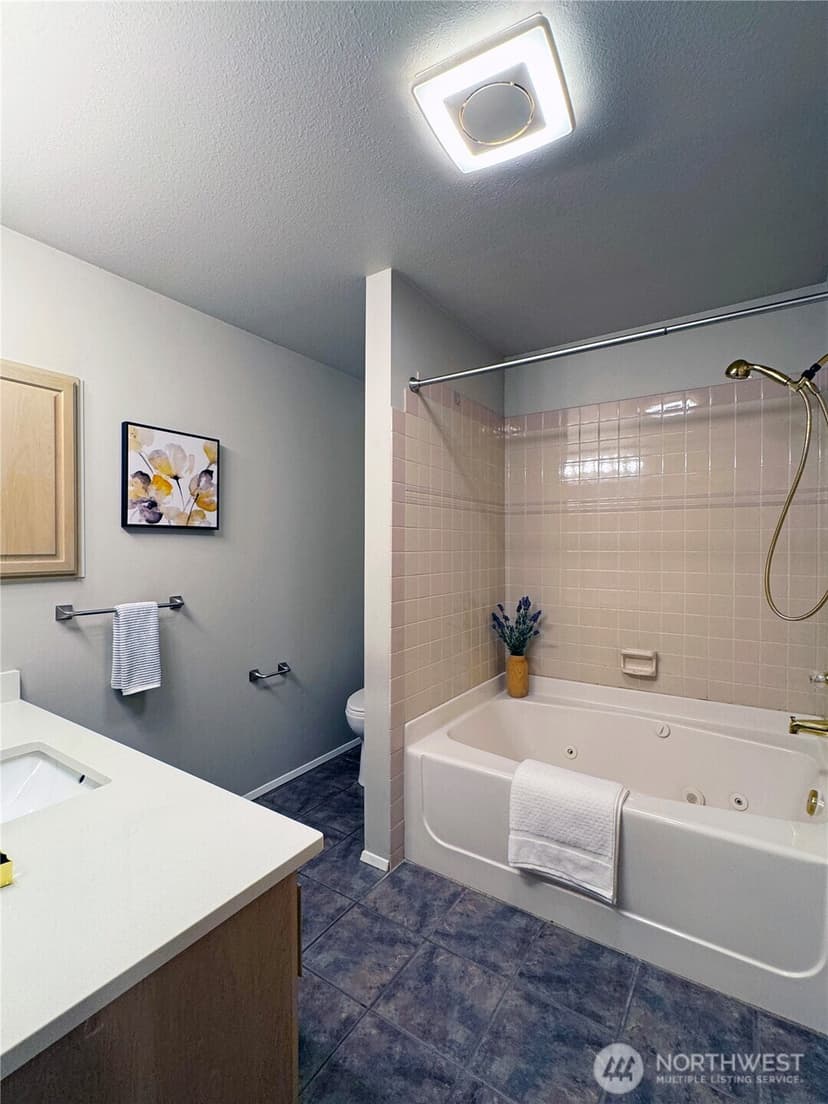 Property photo for 10834 NE 68th Street #B5, Kirkland photo 23