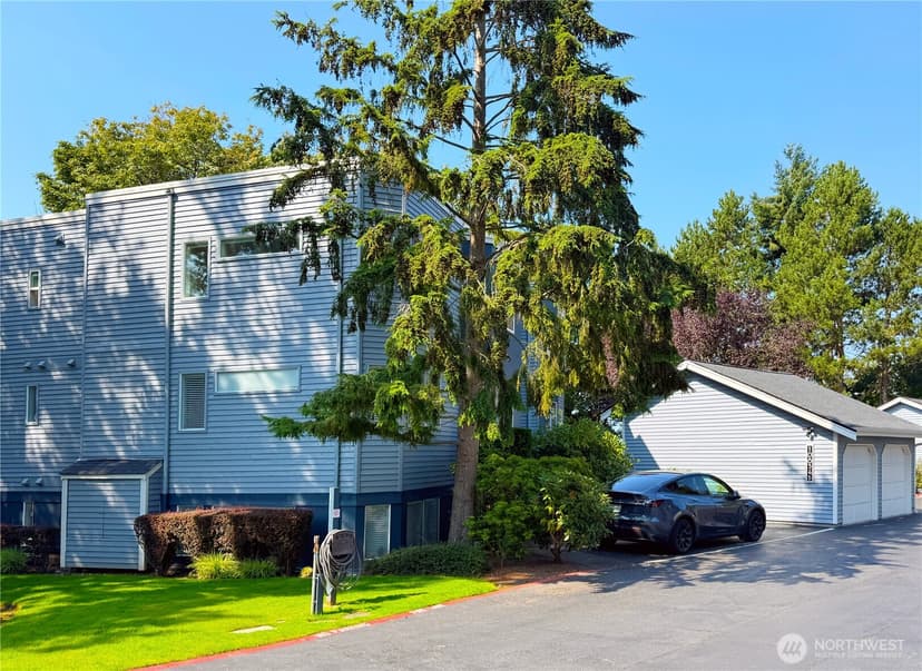 Property photo for 10834 NE 68th Street #B5, Kirkland photo 24