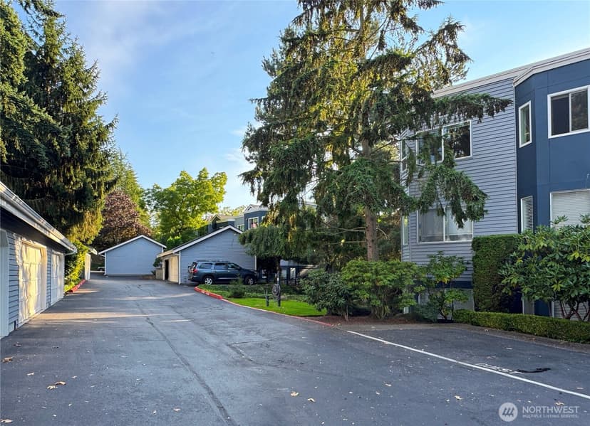 Property photo for 10834 NE 68th Street #B5, Kirkland photo 28