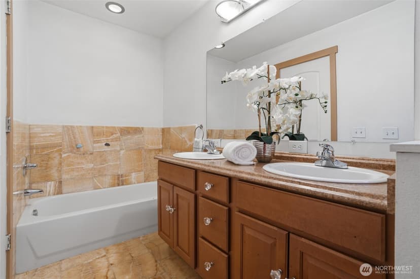 Property photo for 6604 198th Place SW, Lynnwood photo 16