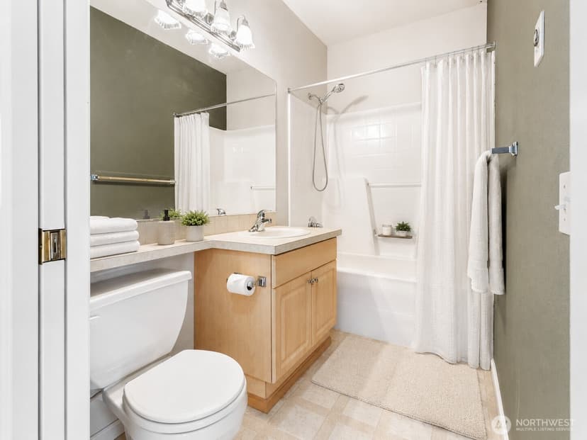 Property photo for 13000 Admiralty Way #D204, Everett photo 11