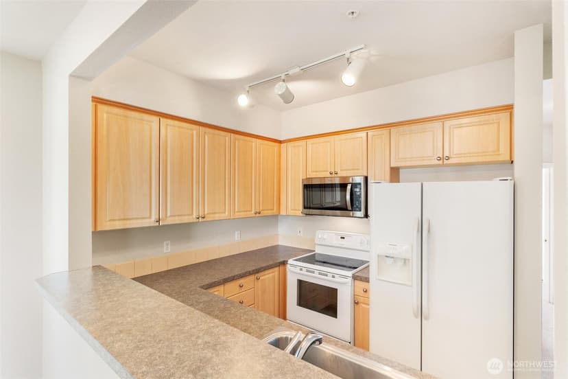 Property photo for 13000 Admiralty Way #D204, Everett photo 17