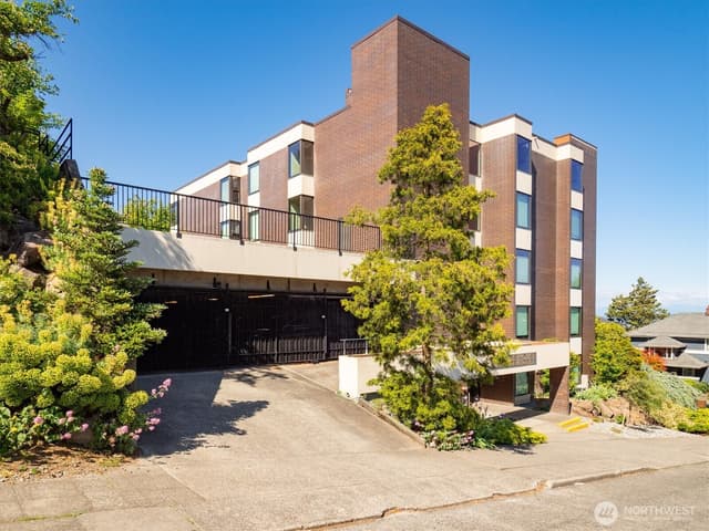 Property photo for 1605 5th Avenue N #302, Seattle photo 3