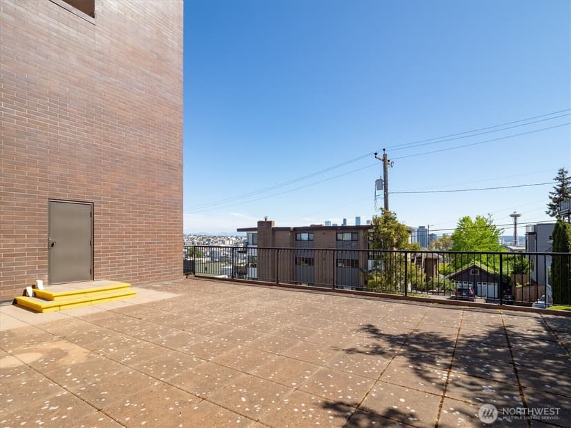 Property photo for 1605 5th Avenue N #302, Seattle photo 25