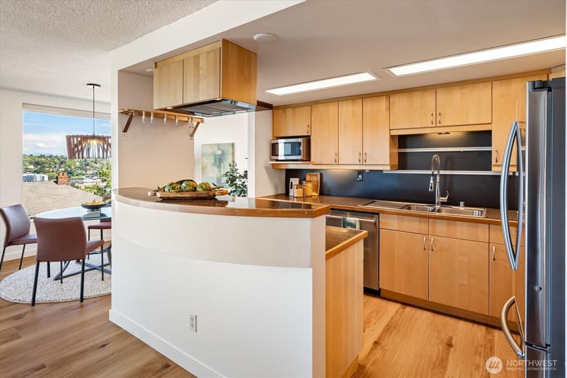 Property photo for 1605 5th Avenue N #302, Seattle photo 8