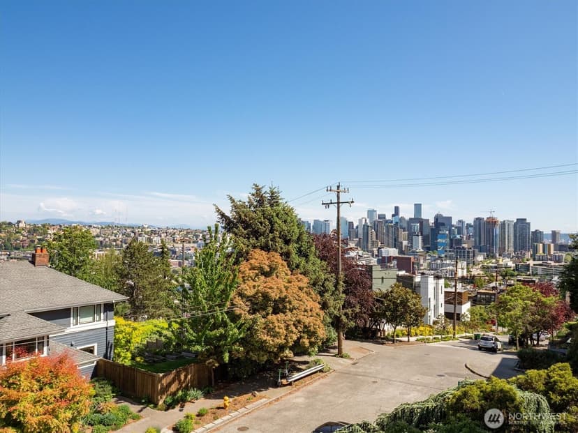 Property photo for 1605 5th Avenue N #302, Seattle photo 14