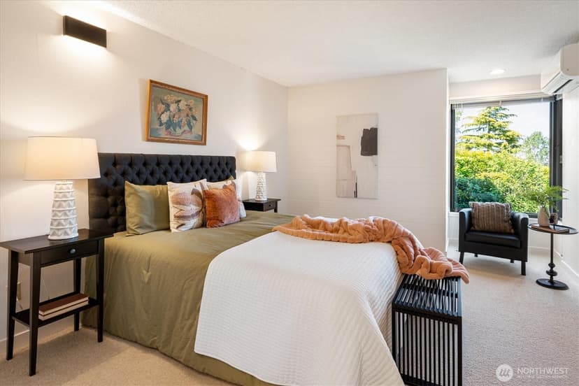 Property photo for 1605 5th Avenue N #302, Seattle photo 15