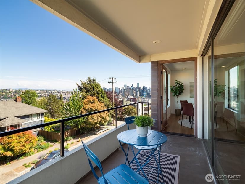 Property photo for 1605 5th Avenue N #302, Seattle photo 13