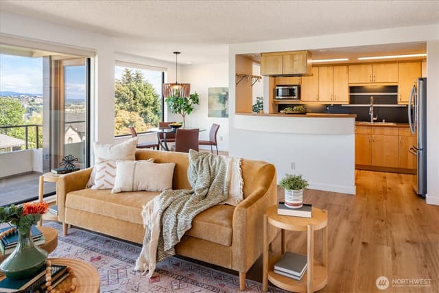 Property photo for 1605 5th Avenue N #302, Seattle photo 5