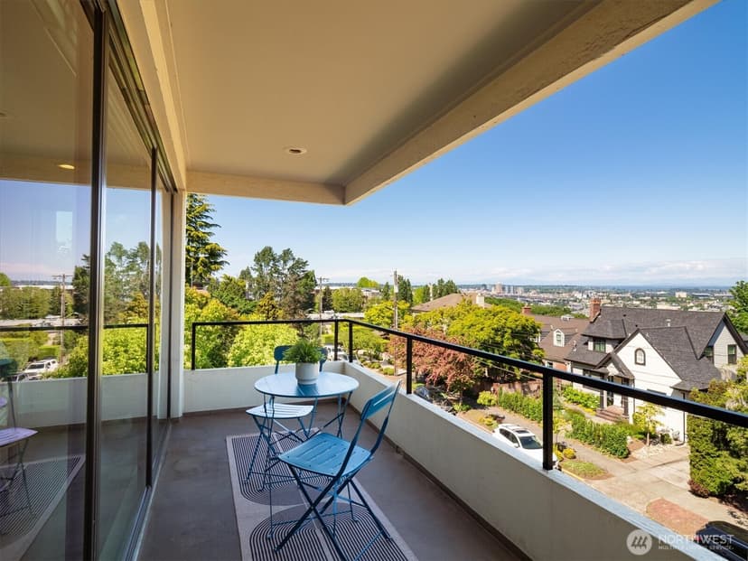 Property photo for 1605 5th Avenue N #302, Seattle photo 12