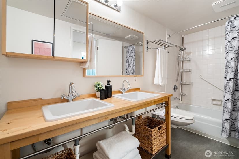 Property photo for 1605 5th Avenue N #302, Seattle photo 21