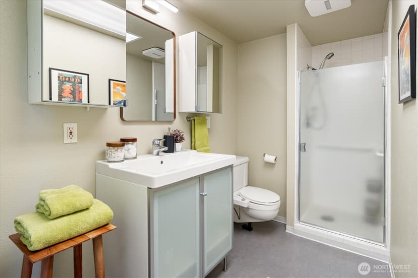 Property photo for 1605 5th Avenue N #302, Seattle photo 17