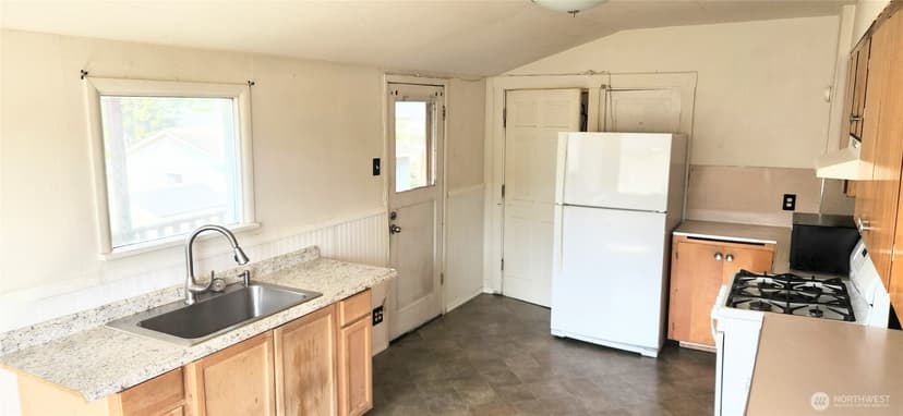 Property photo for 1224 Maple Street, Everett photo 17