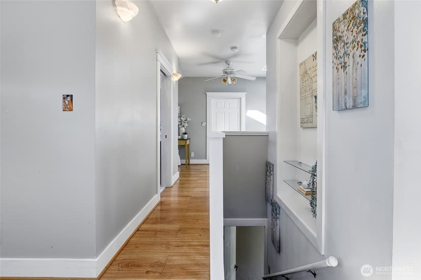 Property photo for 1528 1st Avenue W, Seattle photo 19