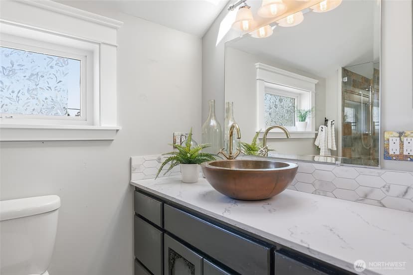 Property photo for 1528 1st Avenue W, Seattle photo 24