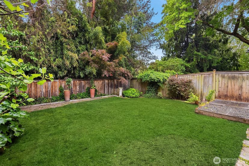 Property photo for 4018 2nd Avenue NE, Seattle photo 38