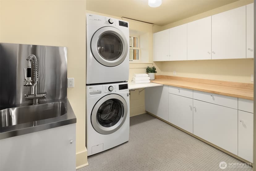 Property photo for 4018 2nd Avenue NE, Seattle photo 36