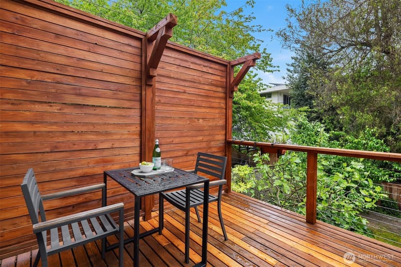 Property photo for 4018 2nd Avenue NE, Seattle photo 16