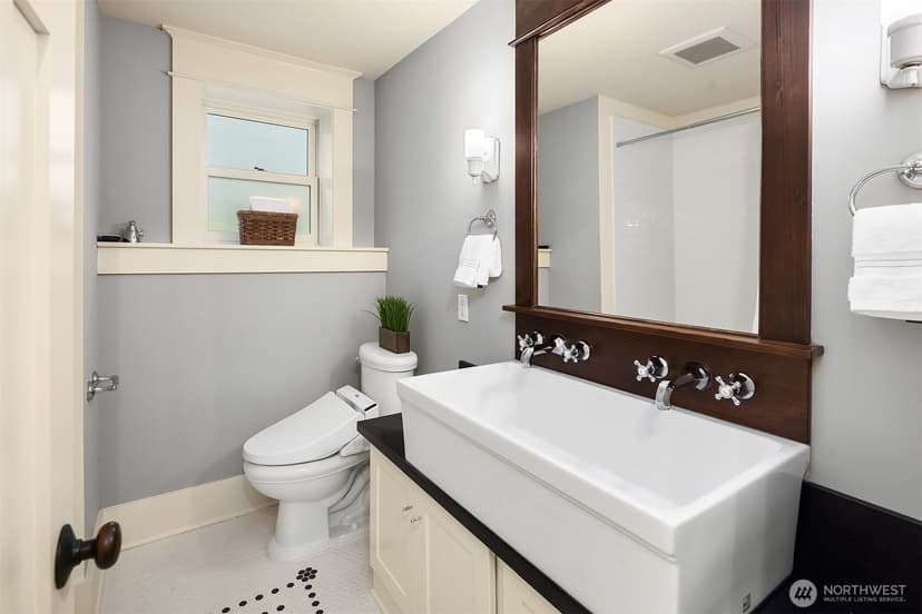 Property photo for 4018 2nd Avenue NE, Seattle photo 34