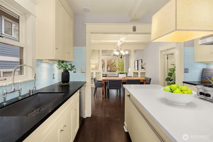 Property photo for 4018 2nd Avenue NE, Seattle photo 19