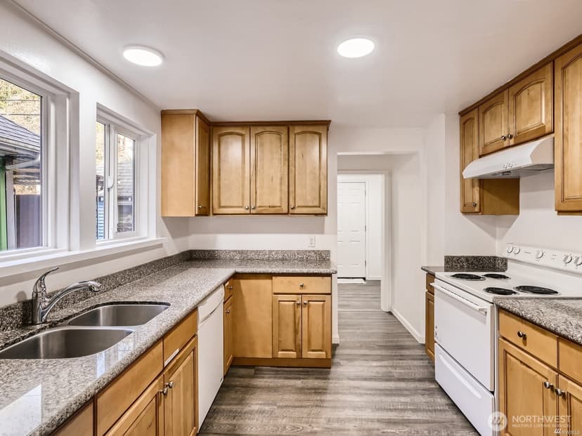 Property photo for 5242 11th Avenue NE, Seattle photo 6