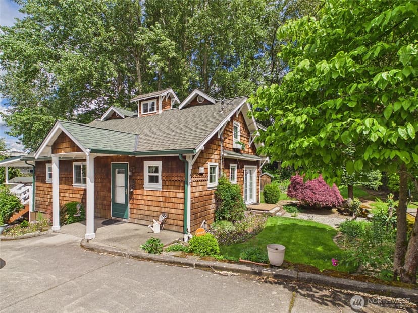 Property photo for 801 9th Avenue NW, Puyallup