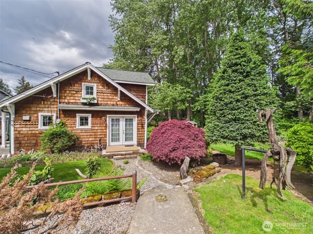 Property photo for 801 9th Avenue NW, Puyallup photo 2