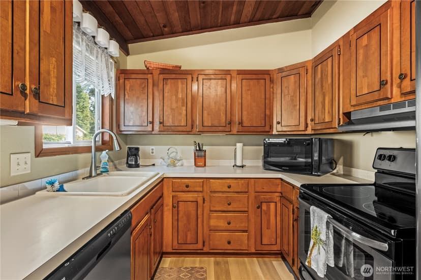 Property photo for 13400 3rd Avenue S, Burien photo 10