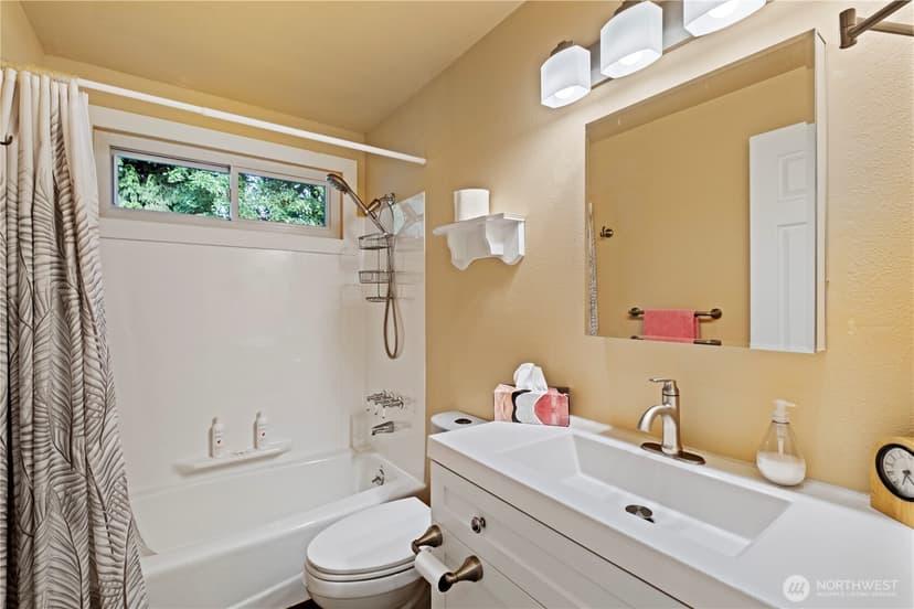 Property photo for 13400 3rd Avenue S, Burien photo 17