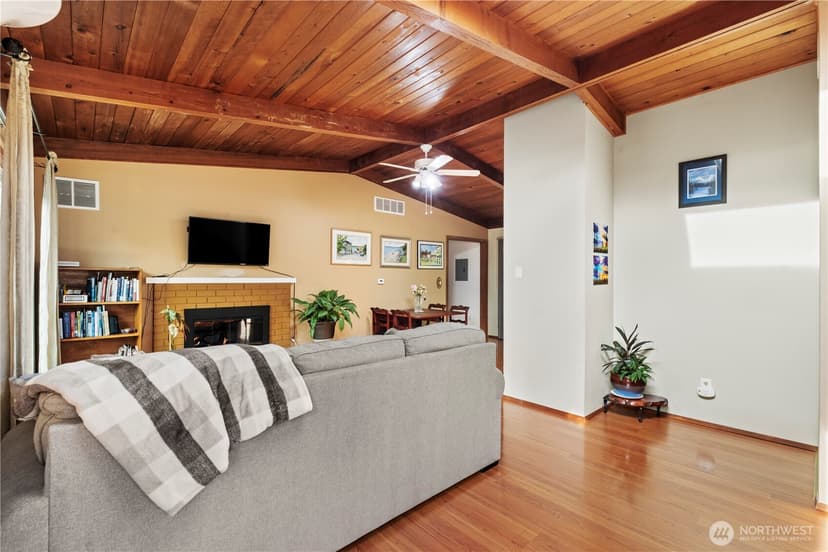 Property photo for 13400 3rd Avenue S, Burien photo 8