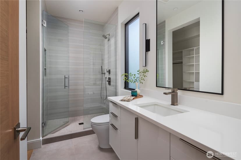 Property photo for 9810 SE Shoreland Drive, Bellevue photo 31