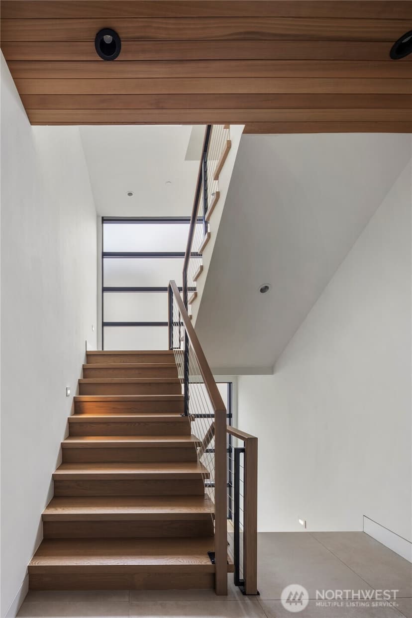 Property photo for 9810 SE Shoreland Drive, Bellevue photo 19