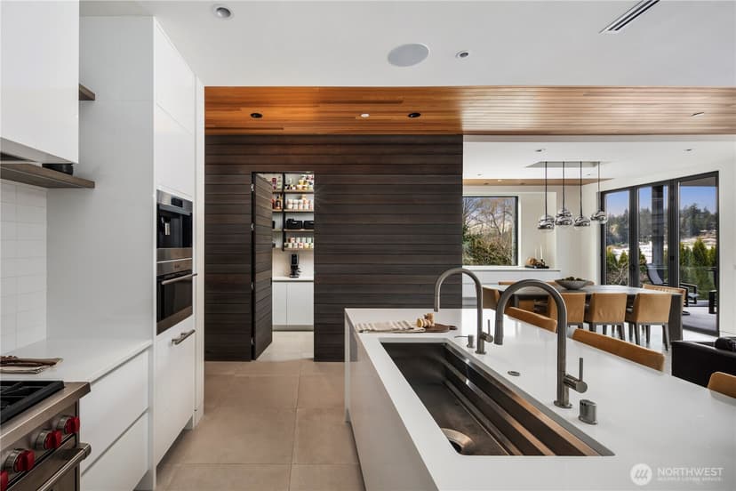 Property photo for 9810 SE Shoreland Drive, Bellevue photo 17