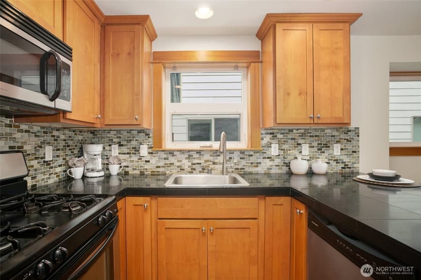 Property photo for 9243 35th Avenue SW #C, Seattle photo 5