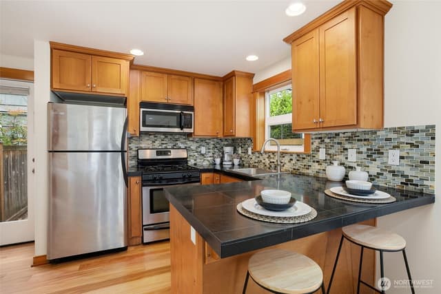 Property photo for 9243 35th Avenue SW #C, Seattle photo 4